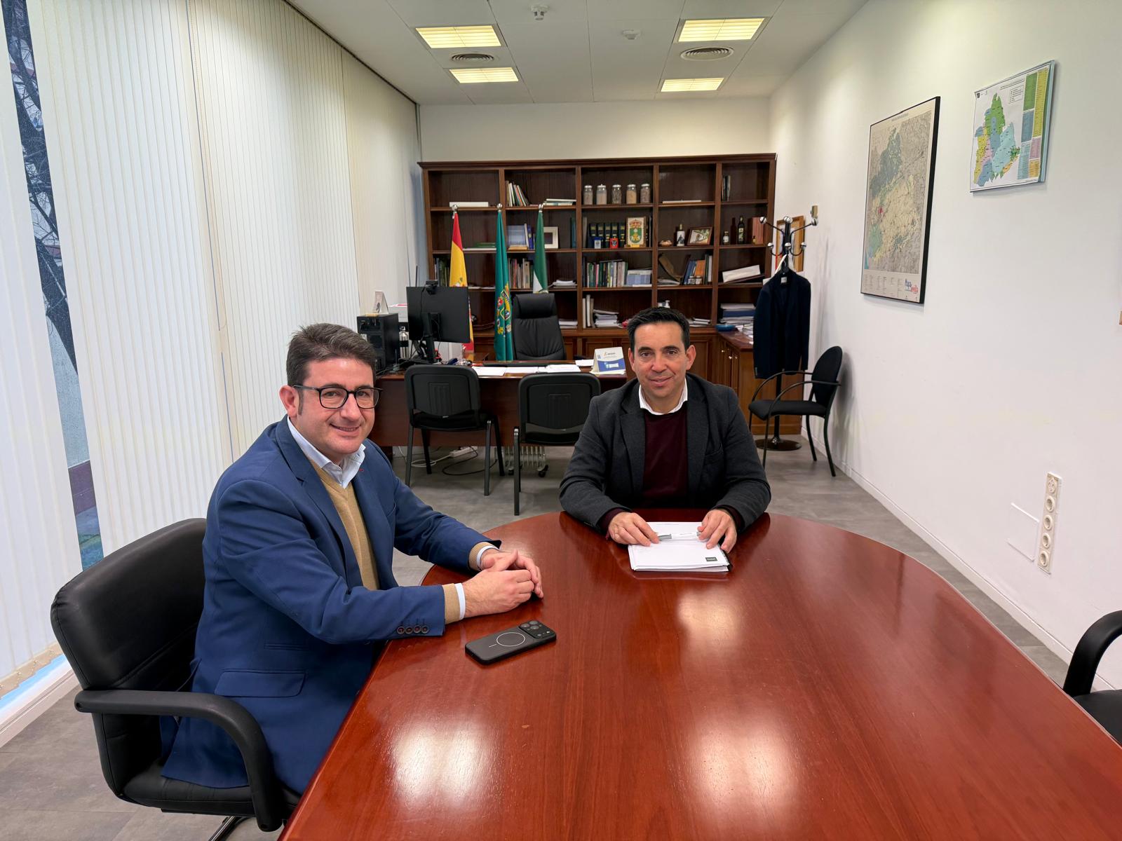 01 - 280126 Foto REUNIÓN GONZALO DOMÍNGUEZ CON EL ALCALDE DE PALOMARES