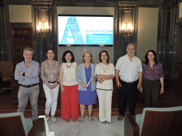 06-120625 FOTO libros fcom Casa Prov