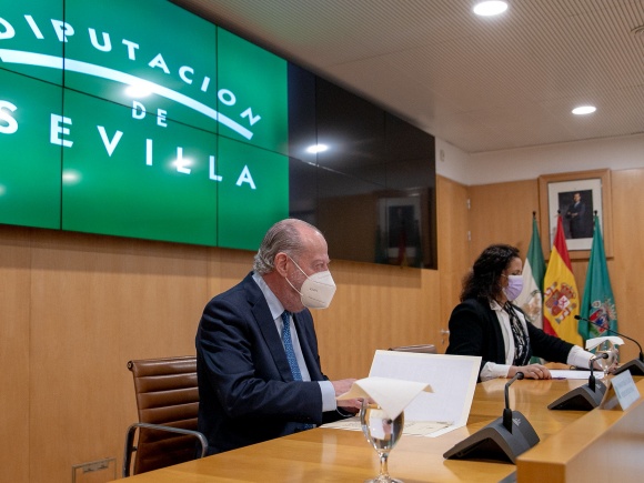 Presidente Villalobos y diputada Rocío Sutil en un acto público reciente