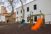 Conservación de parques infantiles y mobiliario urbano diverso