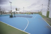 Reparación de pista de baloncesto fútbol sala y pista de pádel