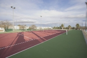 Reparación de pista de tenis y cerramientos existentes