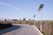 Instalación de alumbrado público consistente en la instalacion de farolas autónomas en diversas calles del municipio